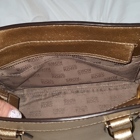 ‼🔥Real MICHAEL KORS purse🦋🔥 - Picture 3 of 15